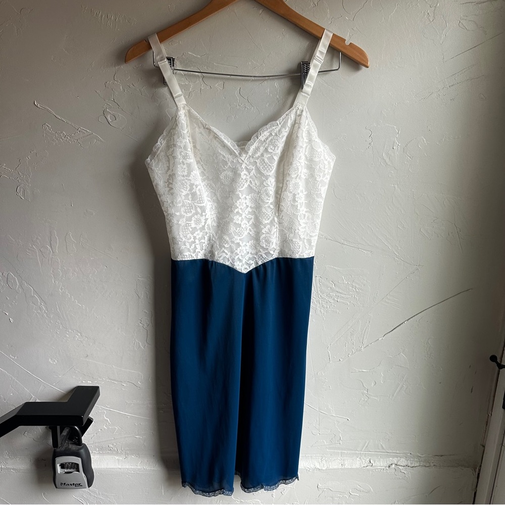 Vintage Vanity Fair Two-Tone Lace Full‎ Slip Dress Coquette Pin-Up Retro Sz XS